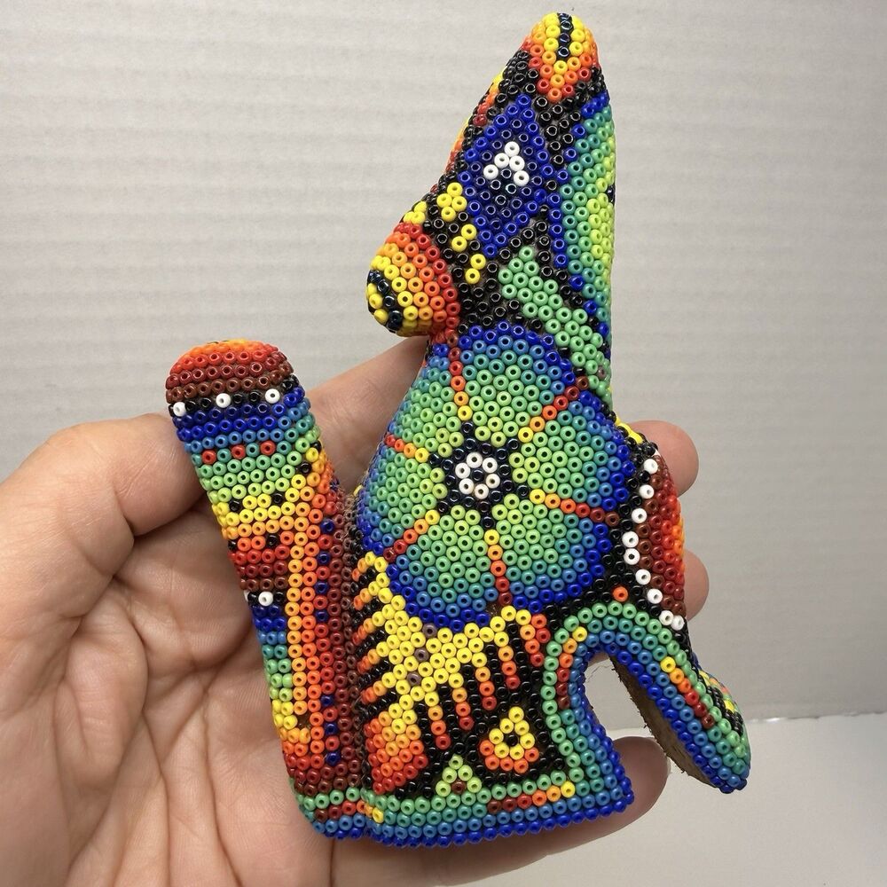 Tradition Huichol Wixárika Folk Art Hand Beaded Wood Sculpture Coyote Wolf 4.5”